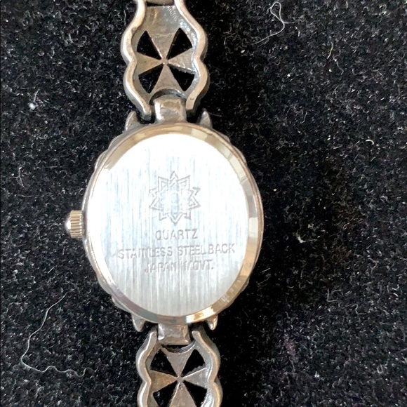 Watch w/Black crystal & black metal quartz guc - Picture 8 of 9